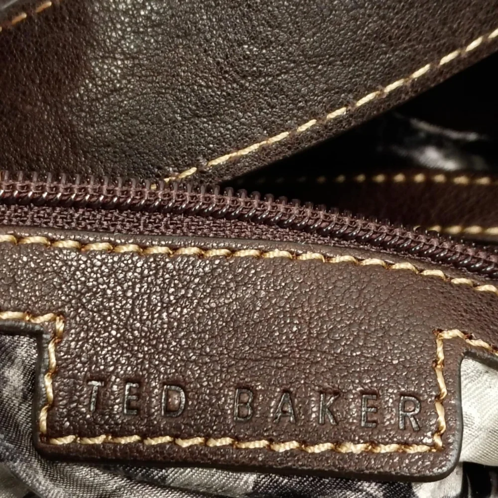 NWT Ted Baker Dog Clip Chocolate Leatjer‎ Shoulder Bag